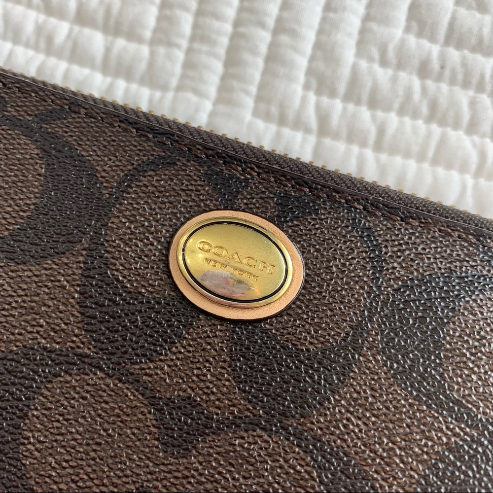 Zipper Coach Wallet - Picture 4 of 11